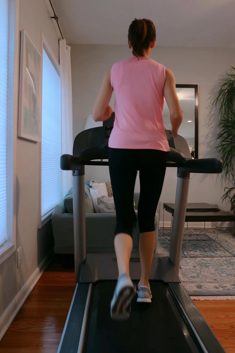 11. Minute Weight Loss Workout: Treadmill Incline Walk and Floor Core Pairing