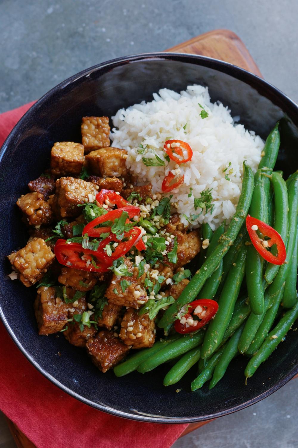 20. Tempeh and Green Bean Peanut-Lime Protein Meal