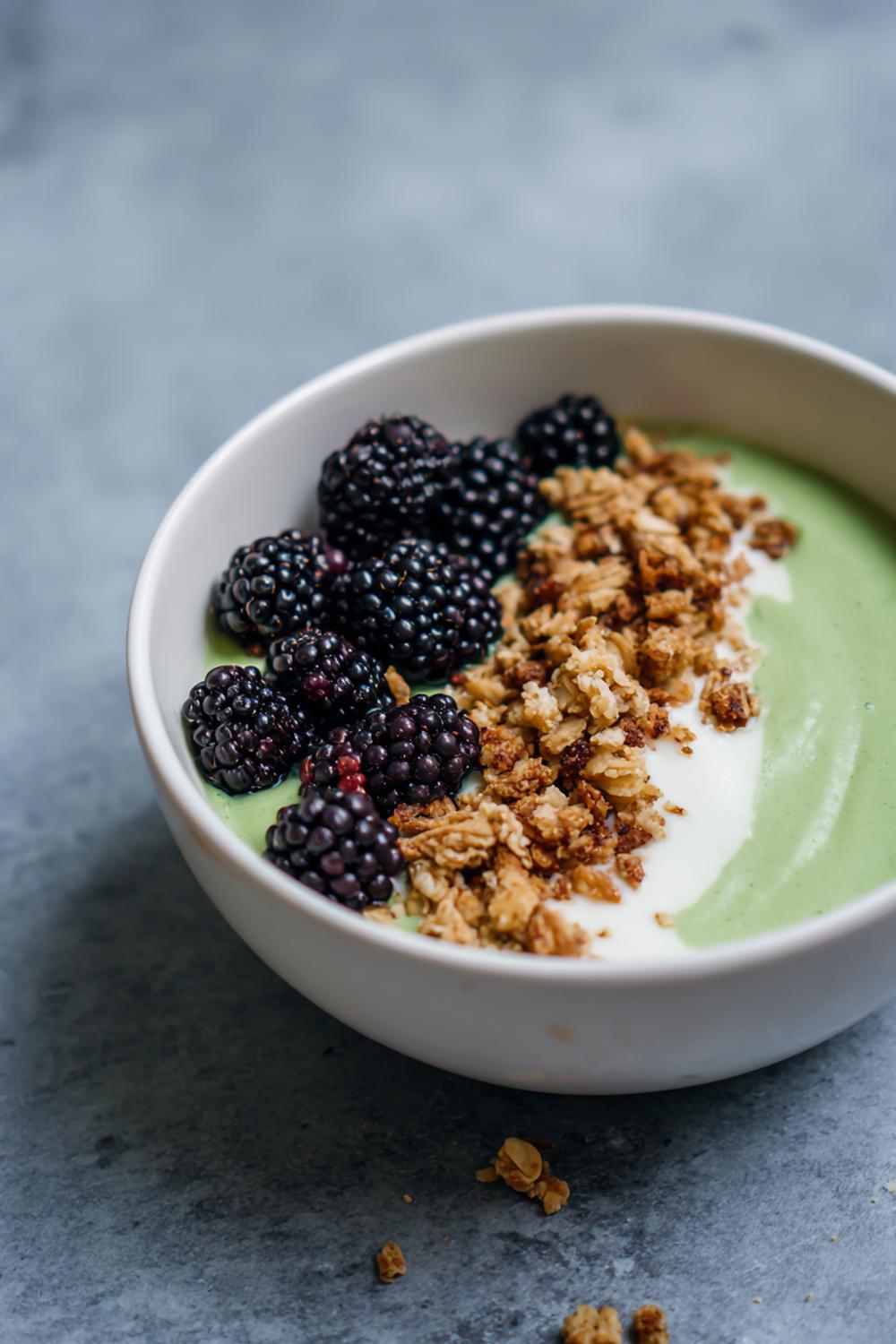 17. Pre Workout Breakfast Ideas 2026: Matcha Yogurt Bowl with Granola and Blackberries
