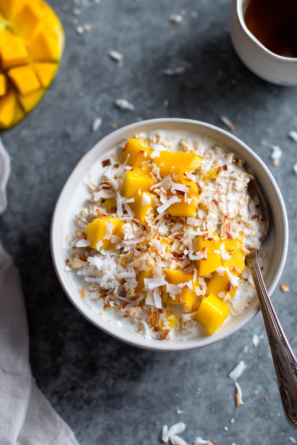 6. Pre Workout Breakfast Ideas 2026: Overnight Oats Bowl with Mango and Coconut Flakes