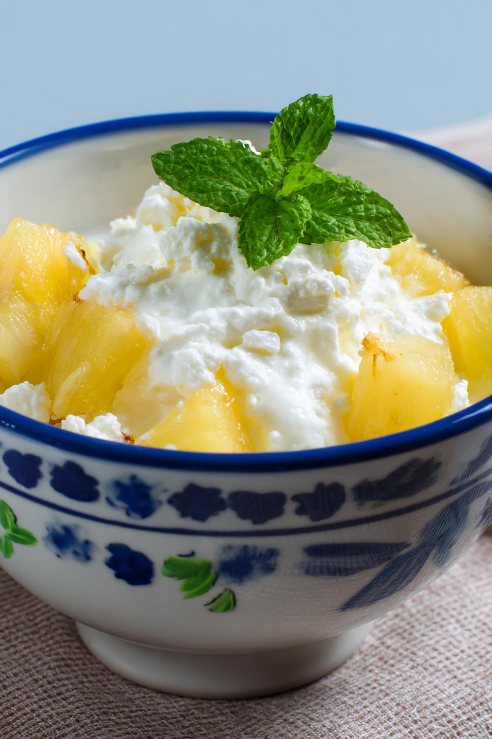 9. Pre Workout Breakfast Ideas 2026: Cottage Cheese Bowl with Pineapple and Mint