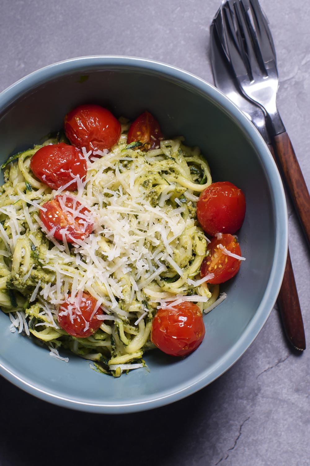 24. Quick Healthy Lunches 2026: Pesto Zoodle Bowl with Cherry Tomatoes and Parmesan Flakes