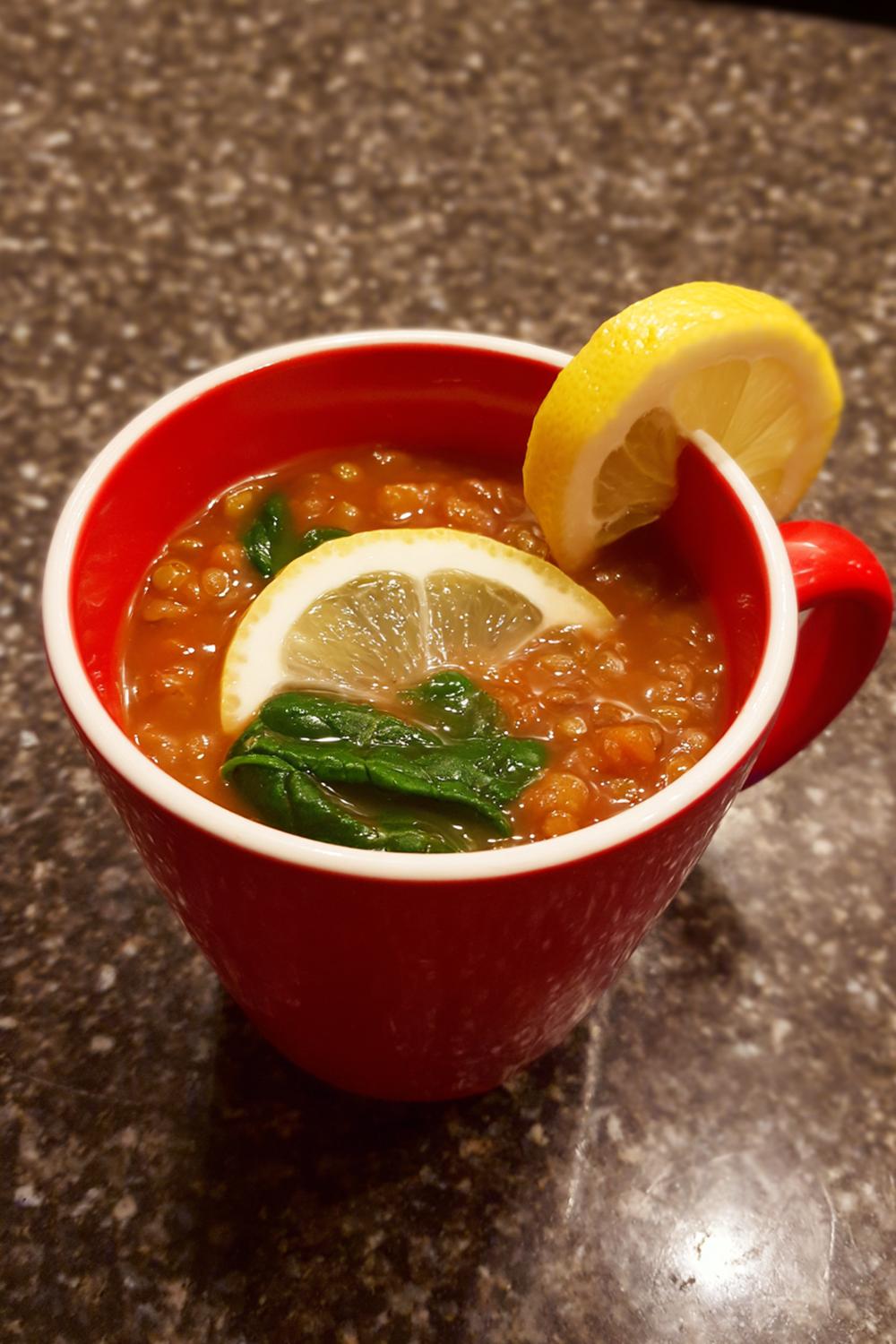 9. Quick Healthy Lunches 2026: Lentil Tomato Soup Mug with Spinach Swirl and Lemon Wedge